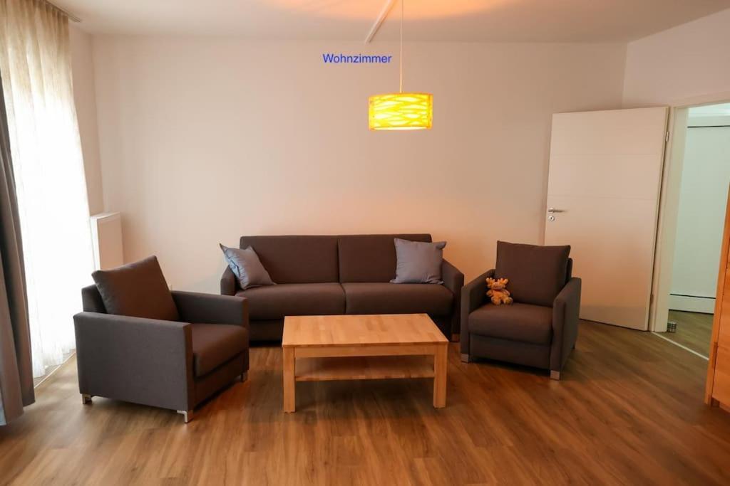 Freundliche Wohnung Mit Parkplatz Und Terrasse Neubrandenburg Bagian luar foto