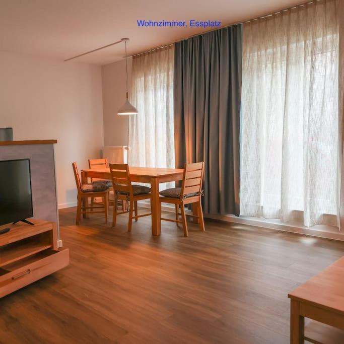 Freundliche Wohnung Mit Parkplatz Und Terrasse Neubrandenburg Bagian luar foto