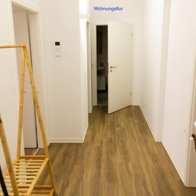 Freundliche Wohnung Mit Parkplatz Und Terrasse Neubrandenburg Bagian luar foto