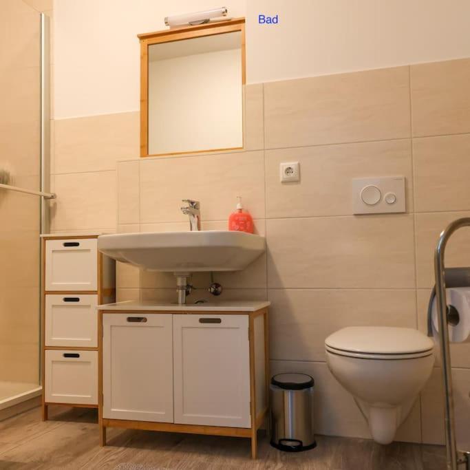 Freundliche Wohnung Mit Parkplatz Und Terrasse Neubrandenburg Bagian luar foto