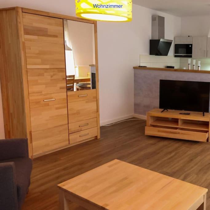 Freundliche Wohnung Mit Parkplatz Und Terrasse Neubrandenburg Bagian luar foto